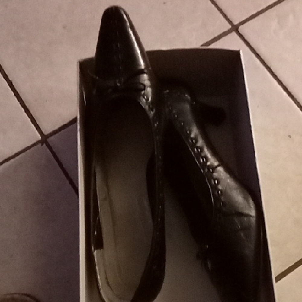 Charles Albert Black Heels Sleek Design